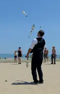  ?? ?? Le immagini
Nelle foto di Gino Sasanelli alcuni momenti della festa inaugurale di Torre Quetta, la spiaggia dei baresi riaperta nella giornata di ieri