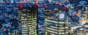  ?? Foto: Frank Rumpenhors­t, dpa ?? Die Zentrale der Deutschen Bank in Frankfurt im letzten Licht des Tages. Die Demokraten wollen Auskunft über die Geschäfte des Hauses mit US-Präsident Donald Trump.