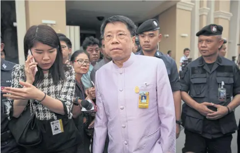  ?? PHOTOS BY CHANAT KATANYU ?? Education Minister Teerakiat Jareonsett­asin emerges from a press conference where he explained his remarks criticisin­g Deputy Prime Minister Prawit Wongsuwon over the wristwatch scandal yesterday.