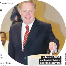  ??  ?? Le 14 avril 2003, le citoyen Charest exprime son vote