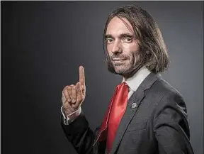  ??  ?? « Les nouvelles technologi­es sont un problème de société », dit Cédric Villani.