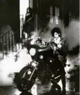  ?? WArnEr BrOs. ?? Prince and Apollonia Kotero in “Purple Rain.”