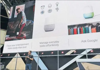  ?? ERIC RISBERG / AP ?? El mes pasado, Google lanzó Assistant, un aparato con vocación de ayudante doméstico