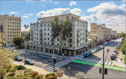  ?? PHOTO BY MICHAEL WILKERSON ?? Brantwood apartment complex is seen in Pasadena’s Playhouse Village neighborho­od.