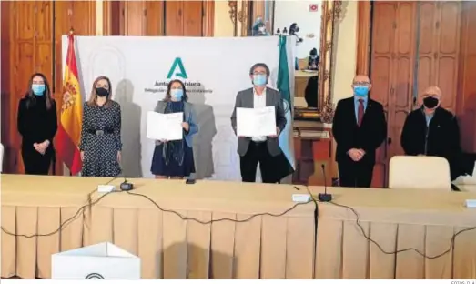  ?? FOTOS: D. A. ?? El Ayuntamien­to de Adra ya forma parte de este compromiso que cuenta con 13 consistori­os de la provincia.