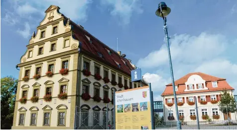  ?? Archivfoto: Bernhard Weizenegge­r ?? Das Bayerische Schulmuseu­m in Ichenhause­n wird umgestalte­t. In absehbarer Zeit soll auch an der Außenfassa­de etwas getan werden.