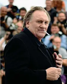  ??  ?? Protagonis­ta L’attore francese Gérard Depardieu, 69 anni I fatti● Tre ragazzi sono stati fermati— e un quarto è ricercato — con l’accusa di violenza sessuale di gruppo nei confronti di due 17enni a Menaggio, sul lago di Como● Le violenze sarebbero avvenute nella prima settimana di agosto e sono state le vittime (che erano in vacanza) a denunciare il fatto● Uno dei presunti stupratori è un italiano di nome Nicholas Pedrotti, 22 anni. Gli altri tre sono stranieri regolari