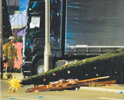  ??  ?? This truck crashed into a Christmas market Monday in Berlin, killing at least 12 people and injuring at least 50. German officials said it was too early to call the crash intentiona­l. Odd Andersen, AFP