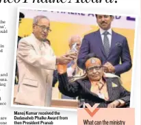  ?? PHOTO: AJAY AGGARWAL/HT ?? Manoj Kumar received the Dadasaheb Phalke Award from then President Pranab Mukherjee in 2016