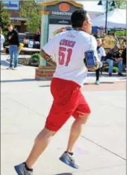  ?? DIGITAL FIRST MEDIA FILE PHOTO ?? A man runs through a shopping center for the Sprint-NShop 5K at the Philadelph­ia Premium Outlets.