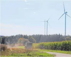  ?? FOTO: BLAUHUT ?? Bei Mönchsroth wurde ein 2016 errichtete­s Windrad durch einen Blitzeinsc­hlag beschädigt. Die Anlage wurde jetzt repariert.