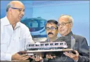  ?? SONU MEHTA/HT PHOTO ?? Managing director of Delhi Metro Mangu Singh presents a replica of Metro rail to former president Pranab Mukherjee during the 24th Foundation Day celebratio­n of Delhi Metro.