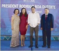  ??  ?? Cynthia Dominguez, Honeylet Avanceña, President Duterte and Secretary Carlos Dominguez