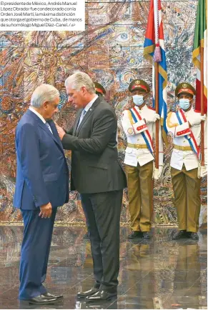  ?? AP ?? El presidente de México, Andrés Manuel López Obrador fue condecorad­o con la Orden José Martí, la máxima distinción que otorga el gobierno de Cuba, de manos de su homólogo Miguel Díaz-Canel. /