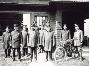  ?? Greenwich Police Department / Contribute­d photo ?? Greenwich police in 1910.