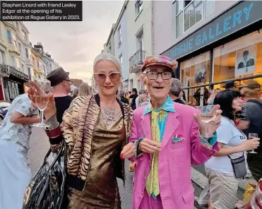  ?? ?? Stephen Linard with friend Lesley Edgar at the opening of his exhibition at Rogue Gallery in 2023.