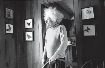  ?? Photograph­s by Wally Skalij Los Angeles Times ?? JAMES WEINSTOCK feeds two bears as part of his daily routine at his home in Pine Mountain Club, Calif.