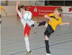  ?? Foto: Reinhold Radloff ?? Spannenden Nachwuchsf­ußball, teils mit großen Namen, gibt es in den kommenden Wochen in Schwabmünc­hen zu sehen.