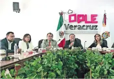  ??  ?? El Consejo General del OPLE acordó que del 1 al 10 de febrero serán las precampaña­s y el 27 se aprobará el registro oficial para candidatur­as.