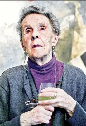  ??  ??    La pintora surrealist­a Leonora Carrington, quien murió en la Ciudad de México en 2011 . Foto Archivo