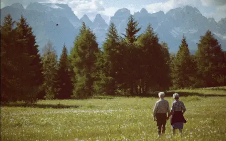  ??  ?? Memorie
I nonni dell’autore, Elsa e Enrico e a sinistra nel tondo Filippo Andreatta