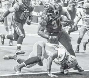  ?? PAT SHANNAHAN/ AZCENTRAL SPORTS ?? Rattlers FB Odie Armstrong gets past Utah Blaze DE Mike Alston for a score during Saturday's game in Phoenix.