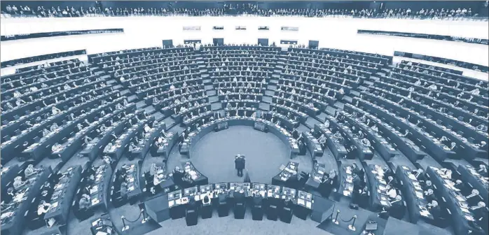  ?? REUTERS ?? Panorámica general del Parlamento Europeo con Jean-Claude Juncker en el centro, ayer, durante la celebració­n del Discurso sobre el Estado de la UE.