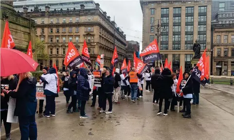  ?? ?? GMB trade union members gathered in George Square