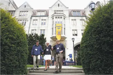  ?? Photos by Paul Chinn / The Chronicle ?? David Juhl (right), a second-generation Bowles Hall resident in 1983, visits with mother Claudia and son Justin.