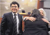  ?? ROBERTO E. ROSALES/JOURNAL ?? Phillip Mocek, left, smiled after a jury found him not guilty in January 2011 on all counts after he was arrested at the Albuquerqu­e Internatio­nal Sunport for not showing ID to security.