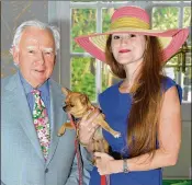  ?? PALM BEACH DAILY NEWS 2014 ?? Roger Everingham and Victoria Siea with Pepe, a Chihuahua that was killed April 4 by a loose, 70-pound dog named Zeus at Mary Brandon Park in West Palm Beach.