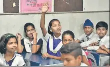  ?? SANCHIT KHANNA/HT PHOTO ?? The girls get a majority of answers right during the happiness classes at Kautilya Government Sarvodaya Bal Vidyalaya.
