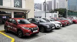  ??  ?? The new Honda HR-V parked at rest in Bonifacio Global City before the drive south