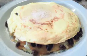  ?? NANCY STOHS ?? Raisin Omelet Deluxe is a layered dessert with German origins. It's cut into wedges for serving.