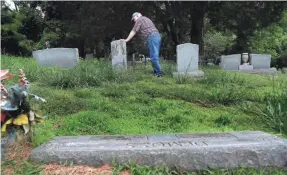  ?? LACY ATKINS/USA TODAY NETWORK ?? Jim DeMoss has a spot reserved near his parents’ grave where his brother Harold will be laid to rest in Nashville.