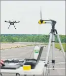  ?? FOTO: EFE ?? Drones Para mirar por la seguridad