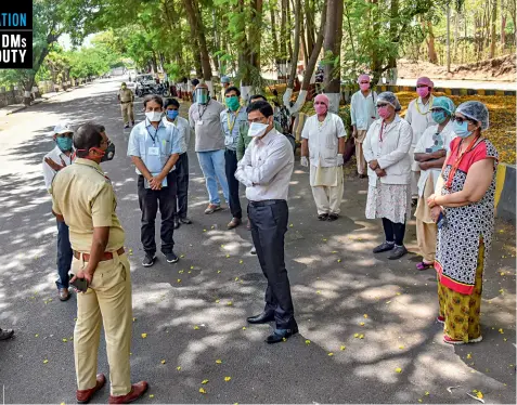  ??  ?? ORANGE ZONE Game with district officials in Nashik