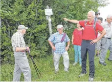  ??  ?? Die Wanderführ­ung hatte wieder Walter Knittel (vorne rechts) inne.