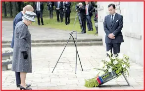  ??  ?? Bowed heads as the royal couple remember the thousands who perished