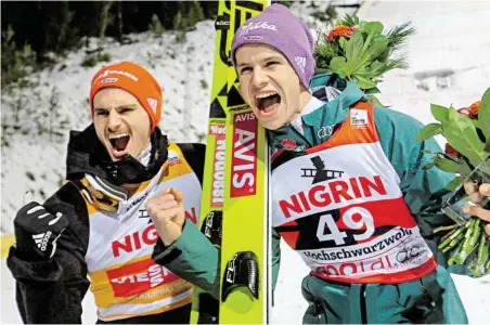  ?? BILD: SN/GEPA ?? Deutsche Dominanz: Richard Freitag (l.) und Andreas Wellinger haben die ÖSV-Adler überflügel­t.