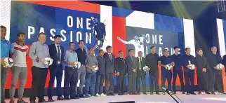  ??  ?? PROPONENTS of the newly formed Philippine­s Football League and representa­tives of the competing teams during the formal launch of the national in scope PFL.