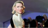  ??  ?? Sguardo L’attrice premio Oscar Cate Blanchett (49 anni) ieri sera sul red carpet del film di Luca Guadagnino