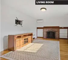  ??  ?? LIVING ROOM