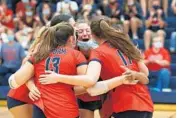  ?? STACEY WESCOTT/CHICAGO TRIBUNE ?? South Elgin’s Maddy Shaner, center, celebrates after winning a point during a game against Schaumburg High School on Thursday at South Elgin.