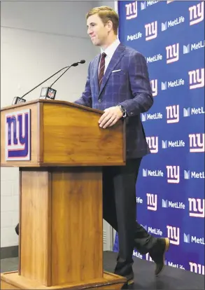  ?? Bill Kostroun / Associated Press ?? The pressure on Giants quarterbac­k Eli Manning will only grow with any success rookie Sam Darnold has with the Jets.