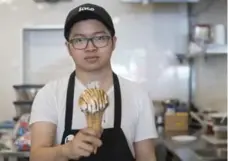  ?? J.P. MOCZULSKI PHOTOS FOR THE TORONTO STAR ?? Jethro Kwan, 23, and his S’mores on S’mores ($6.99) — a frosty homage to the ubiquitous campfire treat.