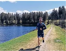  ??  ?? Student Philipp Jans vom Korschenbr­oicher LC nahm im schönen Harz fünf Kilometer in Angriff und schloss den Citylauf mit einer Zeit von 22:42 Minuten ab.