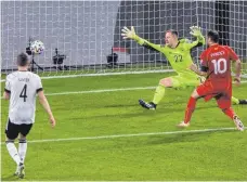  ?? FOTO: TILO WIEDENSOHL­ER/IMAGO IMAGES ?? Der Anfang vom deutschen Ende: Goran Pandev (rechts) trifft in der Nachspielz­eit der ersten Hälfte zum 0:1.