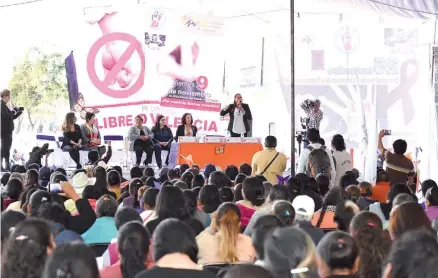  ?? Mizpah Zamora ?? Organizaci­ones civiles y legislador­as tlaxcaltec­as participar­on en un foro donde se plantearon estrategia­s para eliminar la violencia hacia el género femenino.