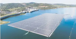  ?? REUTERS ?? Aerial view of EDP’s floating solar farm on the surface of Alqueva reservoir in Moura, Portugal.